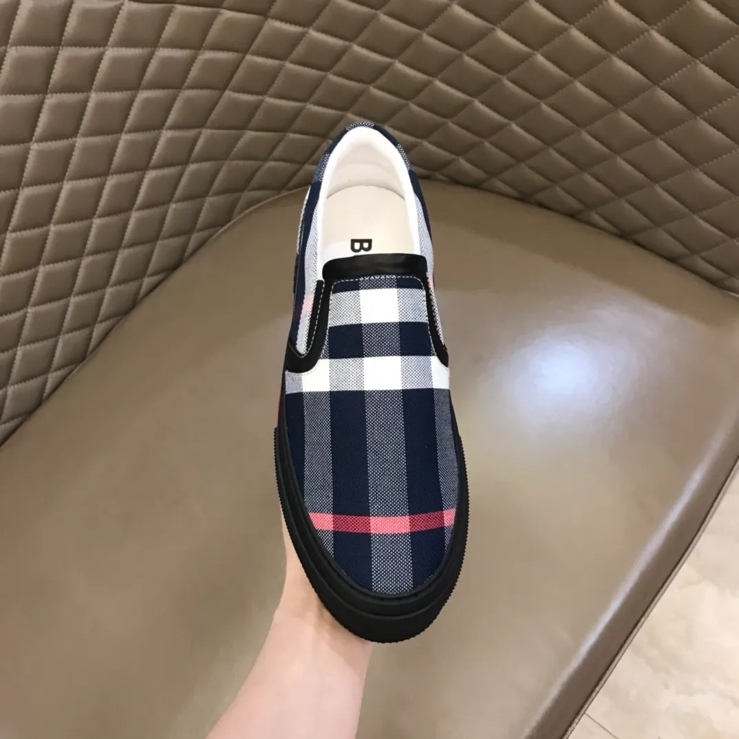 p360 "Burberr*" men's classic low-top sneakers are reinterpreted in Vintage checkered cotton material and decorated with a new brand logo. First-layer sheepskin lining, embossed Burberry logo on the heel, and original TPU outsole! Size: 38-44